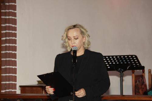 W niedzielę 19 maja sępopolska parafia wraz z Instytutem Pamięci Narodowej zorganizowała koncert z okazji 104 rocznicy Urodzin Świętego Jana Pawła II "TOTUS TUUS". Był to moment uczczenia naszego Wielkiego Rodaka oraz przypomnienia historii życia oraz nauczania Świętego Papieża. To wszystko przybliżyli nam artyści: Kwartet wokalny Floridus, skrzypce: Tomasz Chyła, lektorzy: Magdalena Gleba i Leszek Zduń.