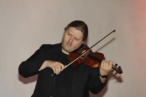 W niedzielę 19 maja sępopolska parafia wraz z Instytutem Pamięci Narodowej zorganizowała koncert z okazji 104 rocznicy Urodzin Świętego Jana Pawła II "TOTUS TUUS". Był to moment uczczenia naszego Wielkiego Rodaka oraz przypomnienia historii życia oraz nauczania Świętego Papieża. To wszystko przybliżyli nam artyści: Kwartet wokalny Floridus, skrzypce: Tomasz Chyła, lektorzy: Magdalena Gleba i Leszek Zduń.